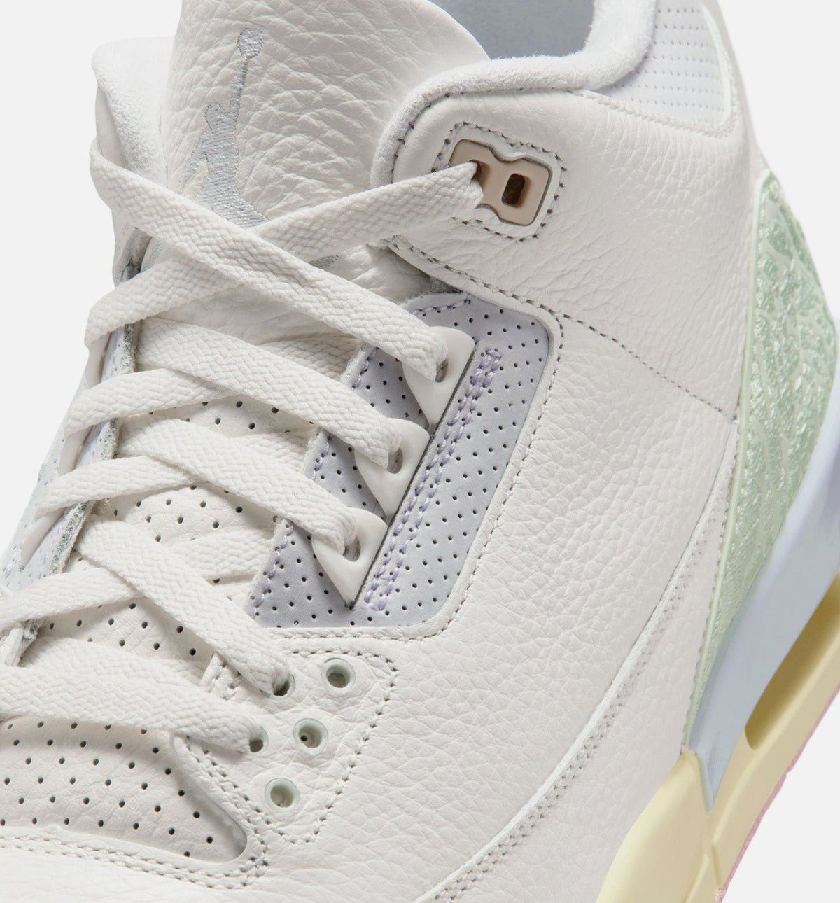 Air Jordan 3 Retro Men's Lifestyle Shoe - Sail/Jade Aura/Aura/Iced Carmine