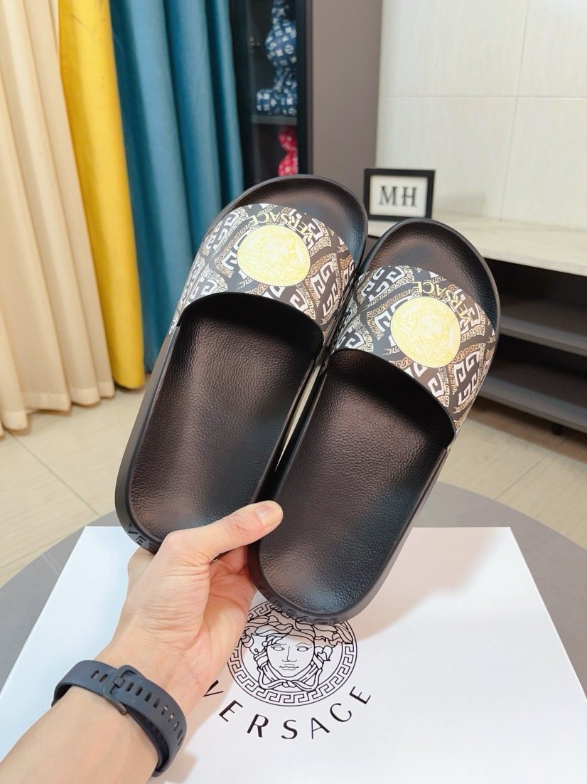 Versace Men's Patterned Emblem Slide Sandals